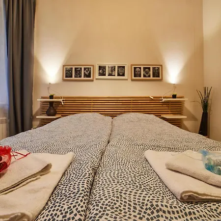 Luxury Cozy Modern 소피아